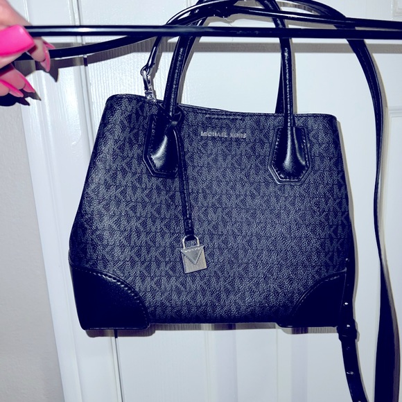 Michael Kors Handbags - Michael Kohl’s crossbody purse